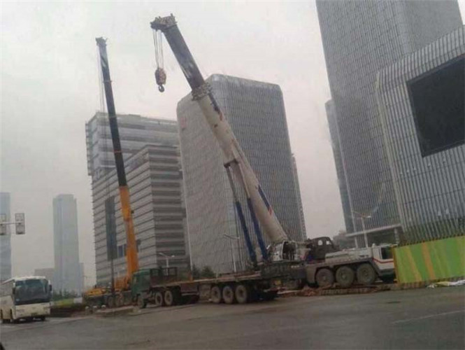 鹤壁市“自动找平”—— 吊车的 “平地神器” 技术