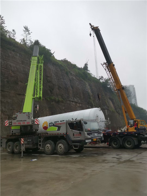 鹤壁市“不怕风雨冻”—— 吊车的 “恶劣环境适应” 技术